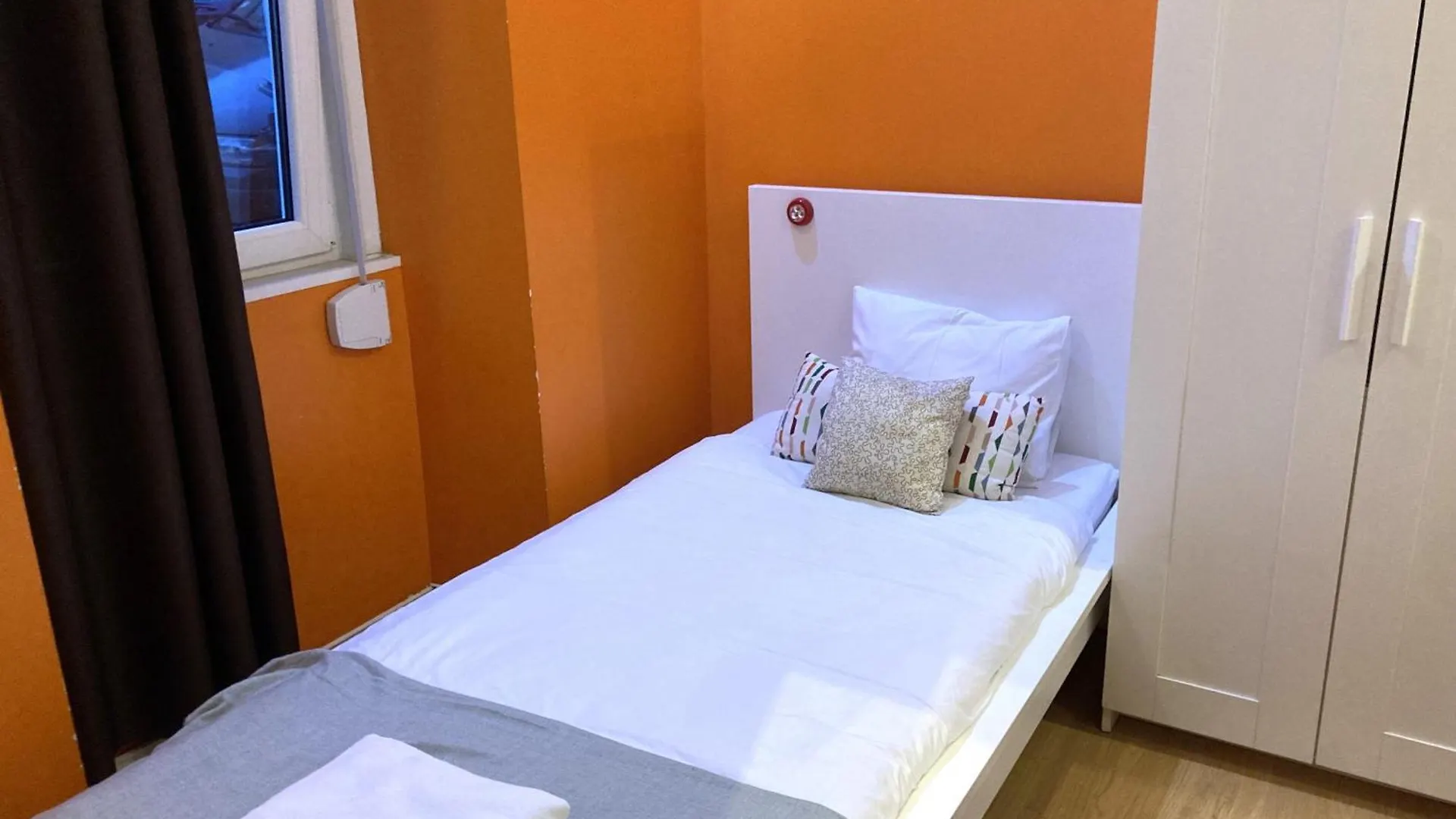 Lisbon T2 Apartment In Typical Villa In Sapadores Lisboa